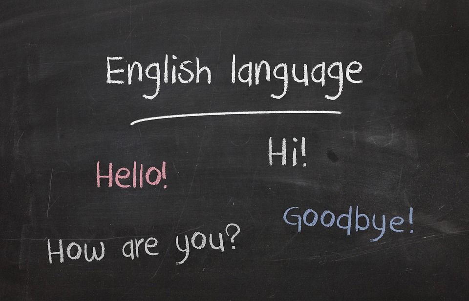 Nauka języka angielskiego: kursy stacjonarne czy online?